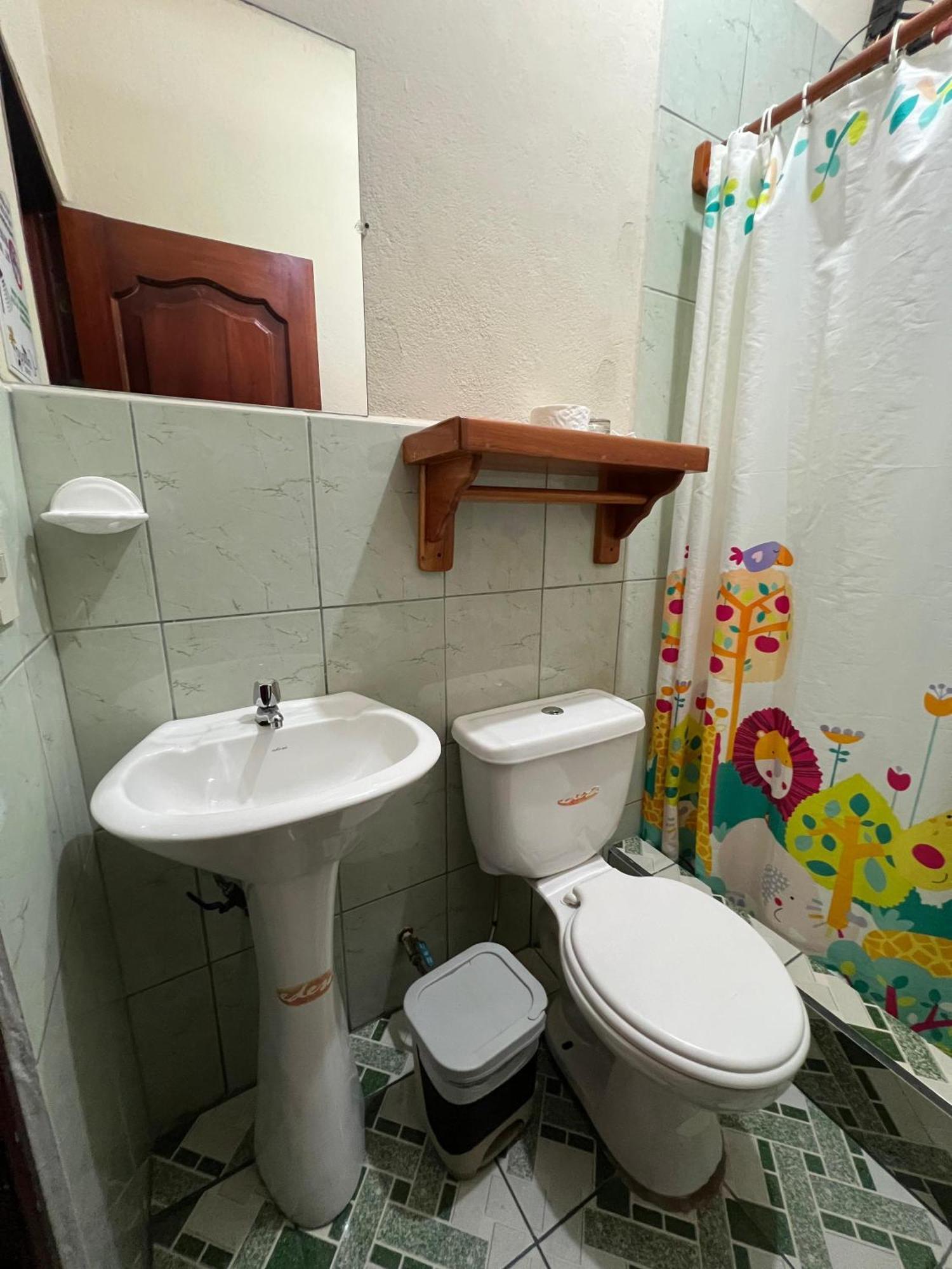 Hostal Cattleya Puerto Baquerizo Moreno Habitación foto